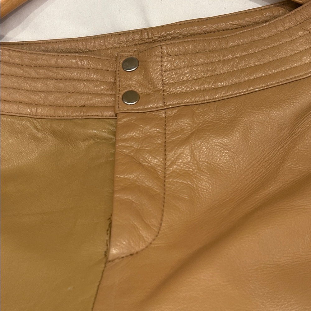 Vintage caramel leather pants,  with two shades of color - Picture 4 of 10
